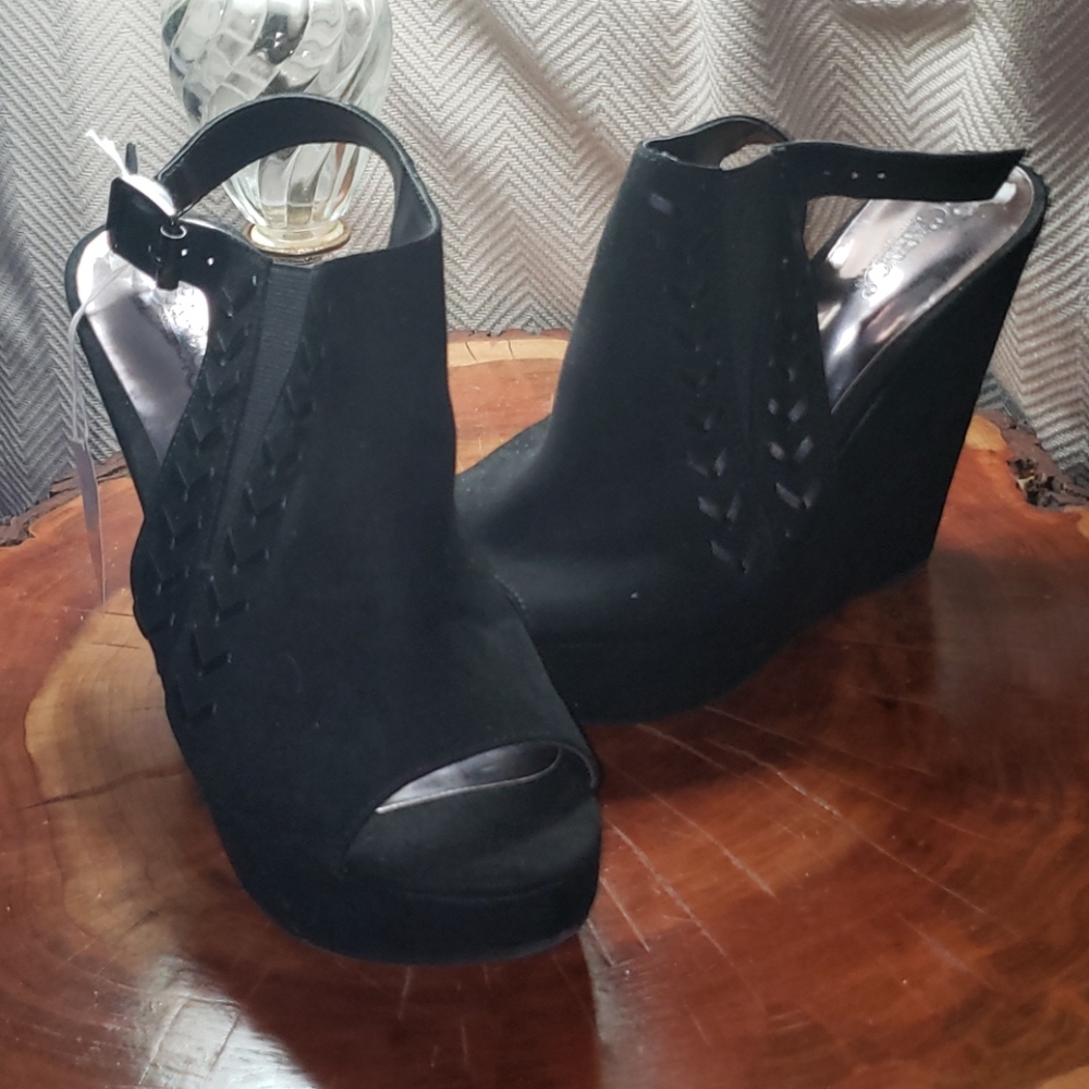 Open heel and toe wedge